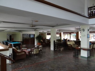 07 Lanai Beach Resort reception