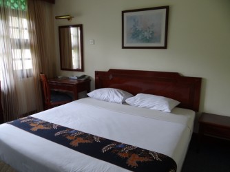 08 The Lanai Beach Resort room