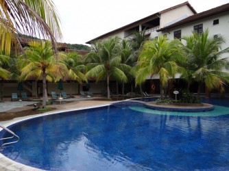 09 Swimming pool on Lanai Beach Resort