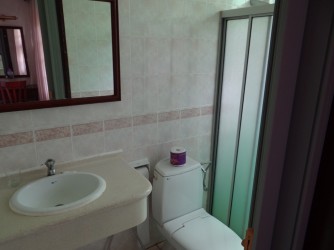 19 Lanai toilet and shower